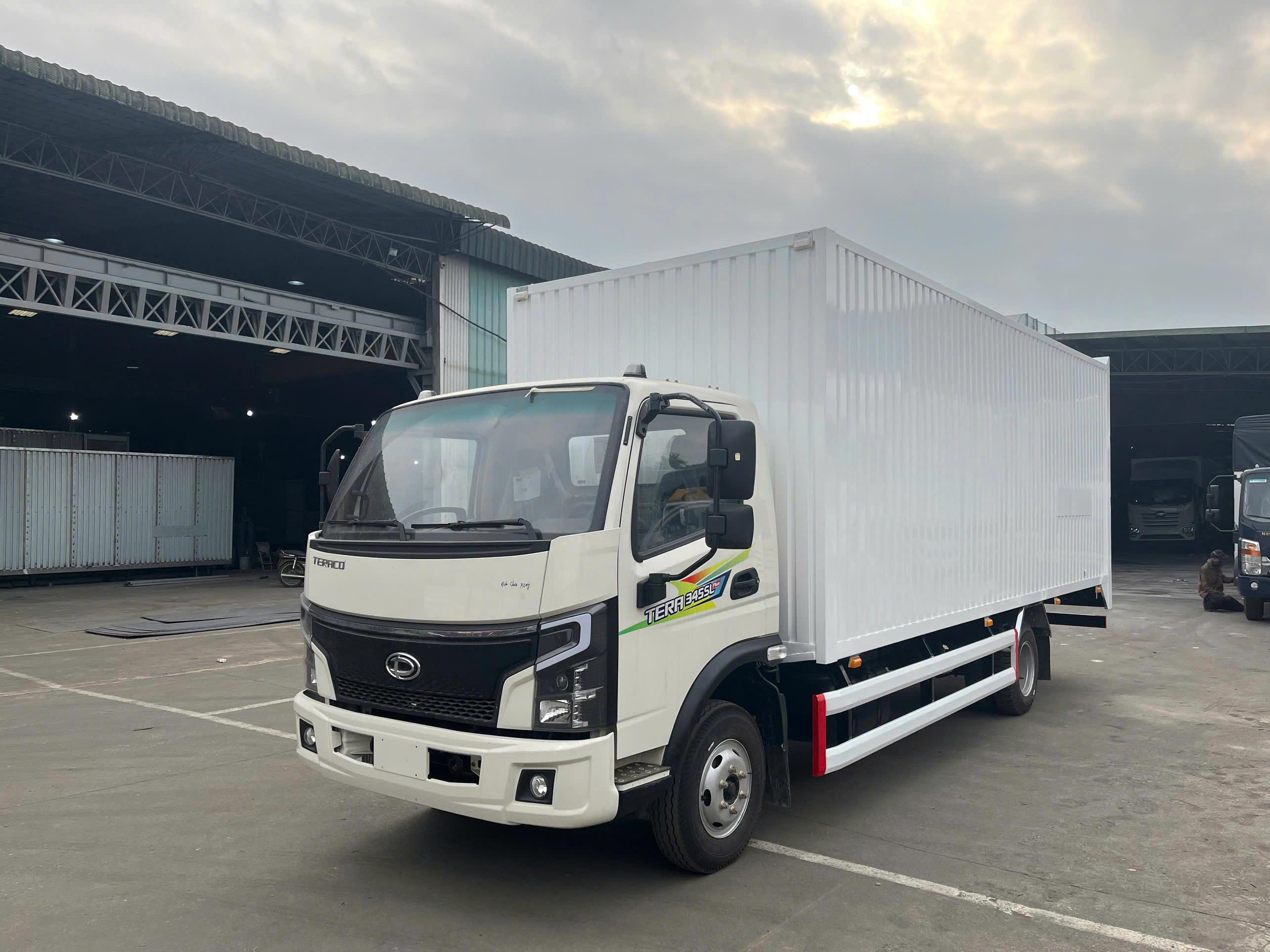 Tera 345 Thùng Kín Container – Giải Pháp Vận Chuyển Hàng Hóa Thể Tích Lớn, Cần Bảo Vệ.